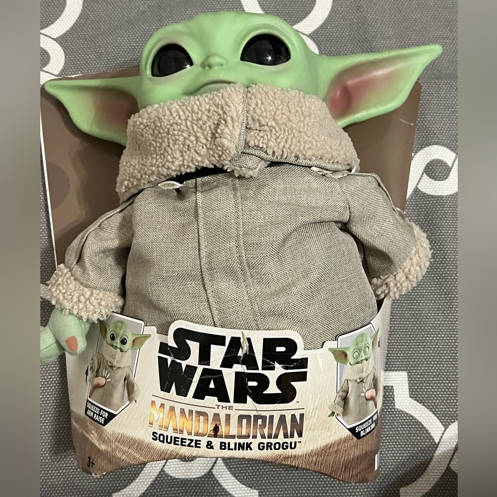 Star Wars Mandalorian -  Squeeze and Blink Grogu !!😍